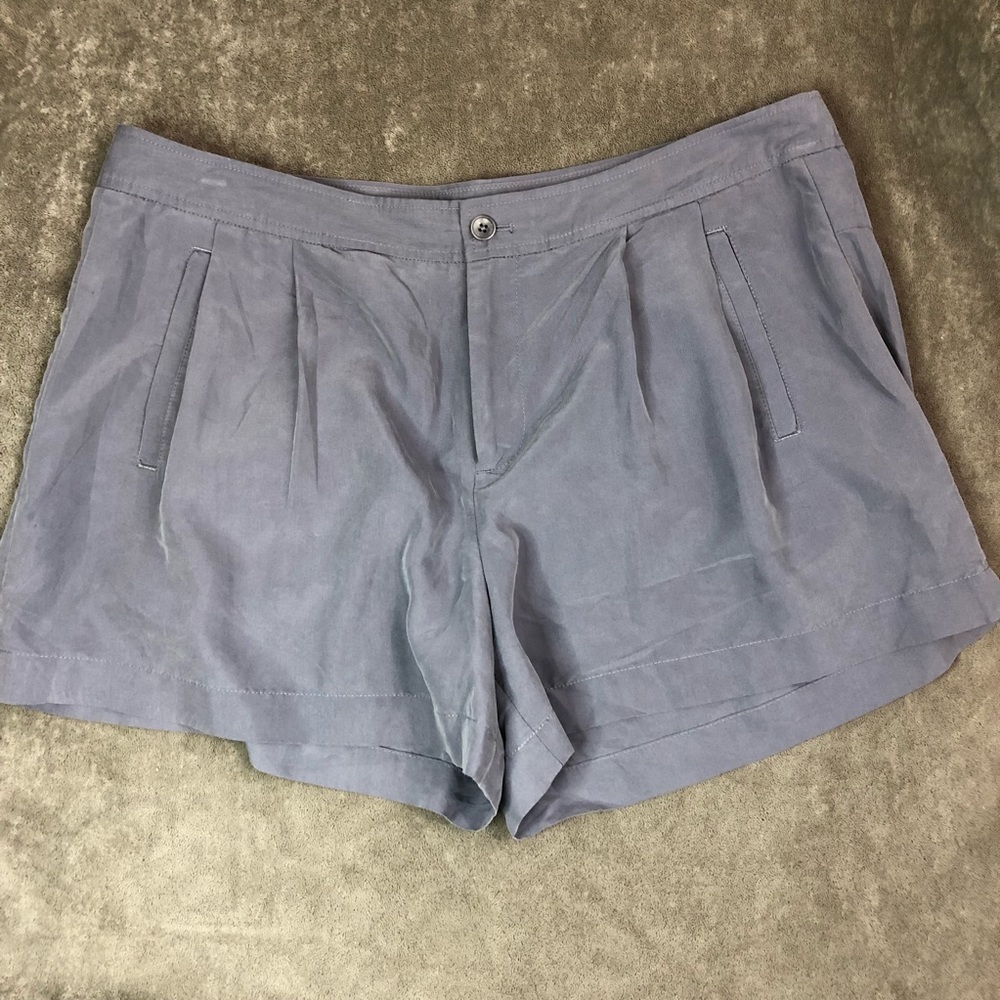 GAP pleated front silk feel dress shorts Sz 10